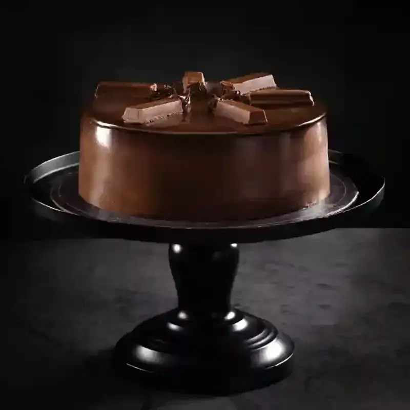 KitKat Chocolate Cake by Delizia