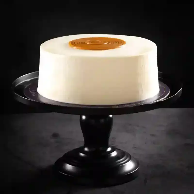 Salted Caramel Cake by Delizia