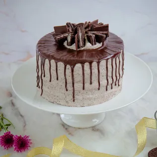 Oreo Dream: Decadent Cookies & Cream Layer Cake Oreo Dream: Decadent Cookies & Cream Layer Cake