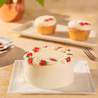 Seasonal Magic: Dutch Vanilla & Milk Chocolate Bento Cake